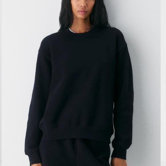 Aritzia Tops - Aritzia Cozy Sweatfleece Perfect Crew Sweatshirt
